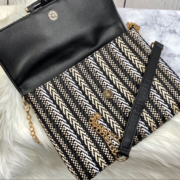 S O N D R A R O B E R T S : Woven Folio Bag - Picture 4 of 5